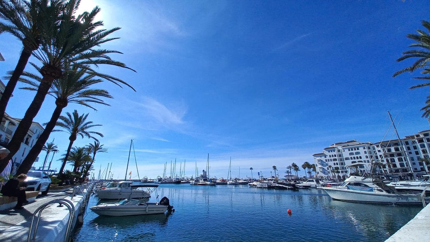 2 bedroom Flat for sale in San Luis de Sabinillas with pool garage - € 275,000 (Ref: 9404530)