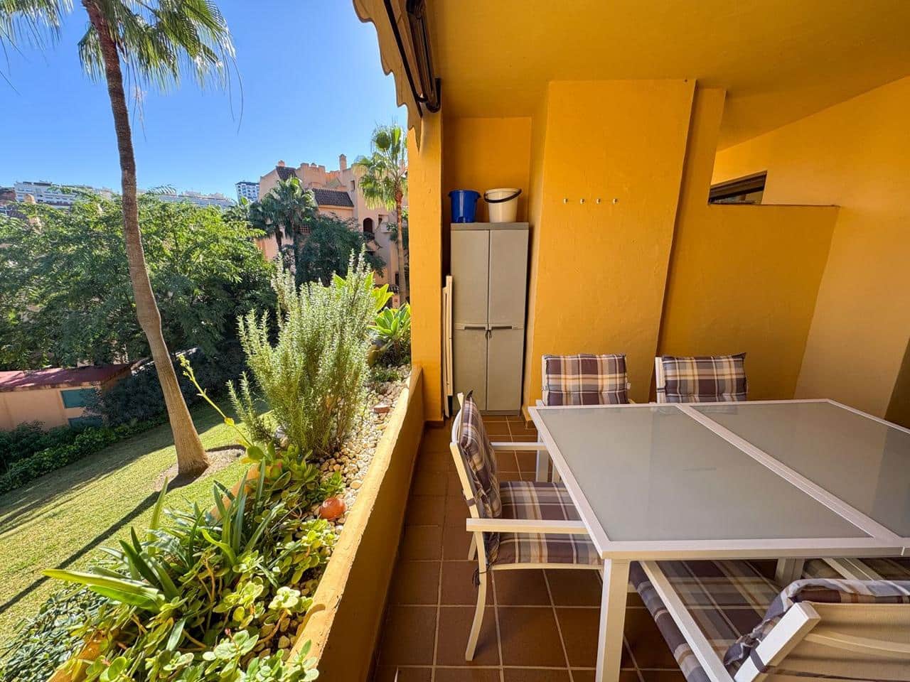 2 bedroom Flat for sale in San Luis de Sabinillas with pool garage - € 275,000 (Ref: 9404530)