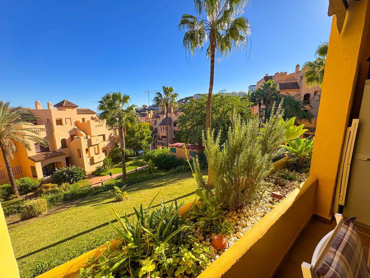 2 bedroom Flat for sale in San Luis de Sabinillas with pool garage - € 275,000 (Ref: 9404530)