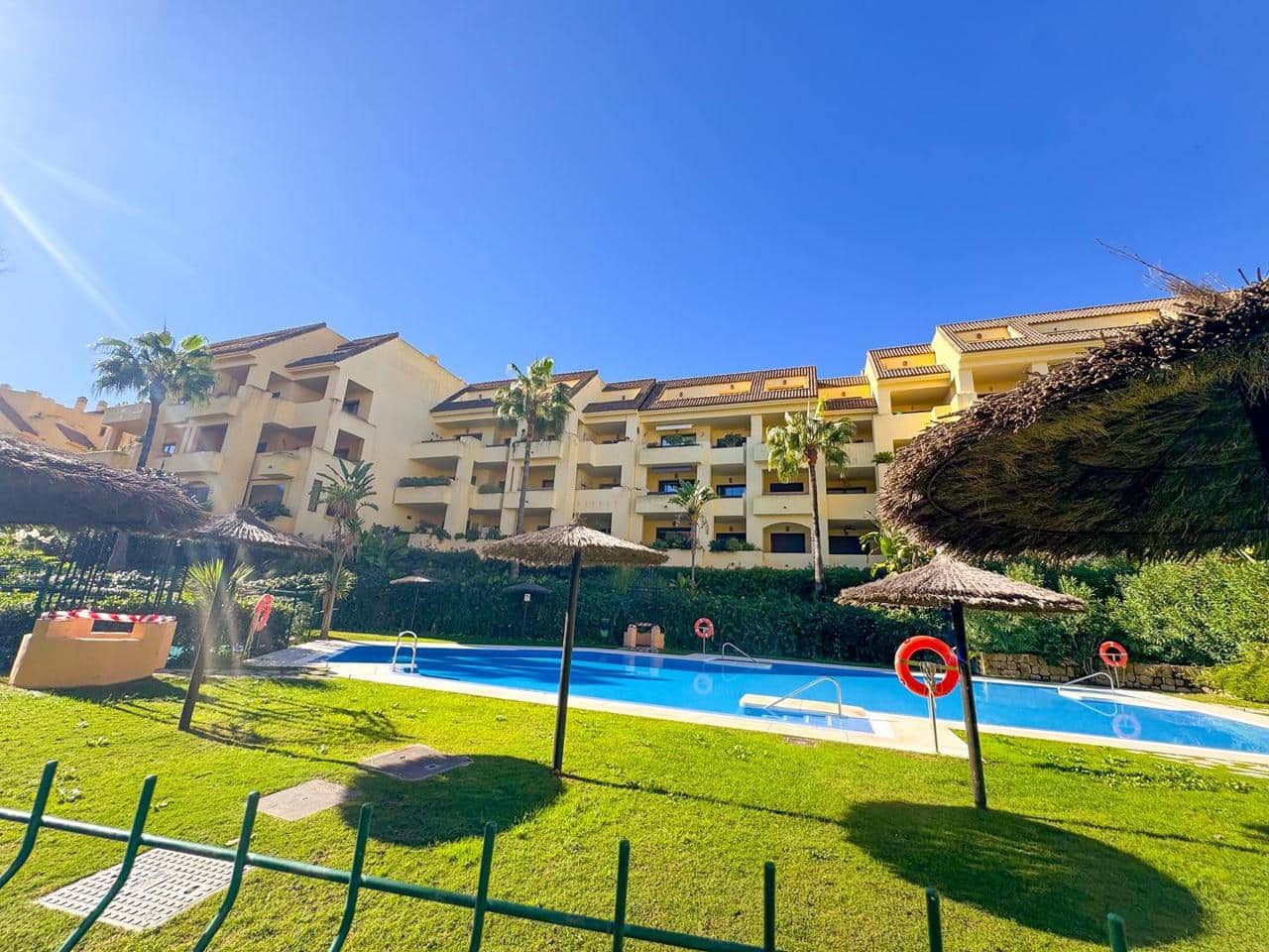 2 bedroom Flat for sale in San Luis de Sabinillas with pool garage - € 275,000 (Ref: 9404530)