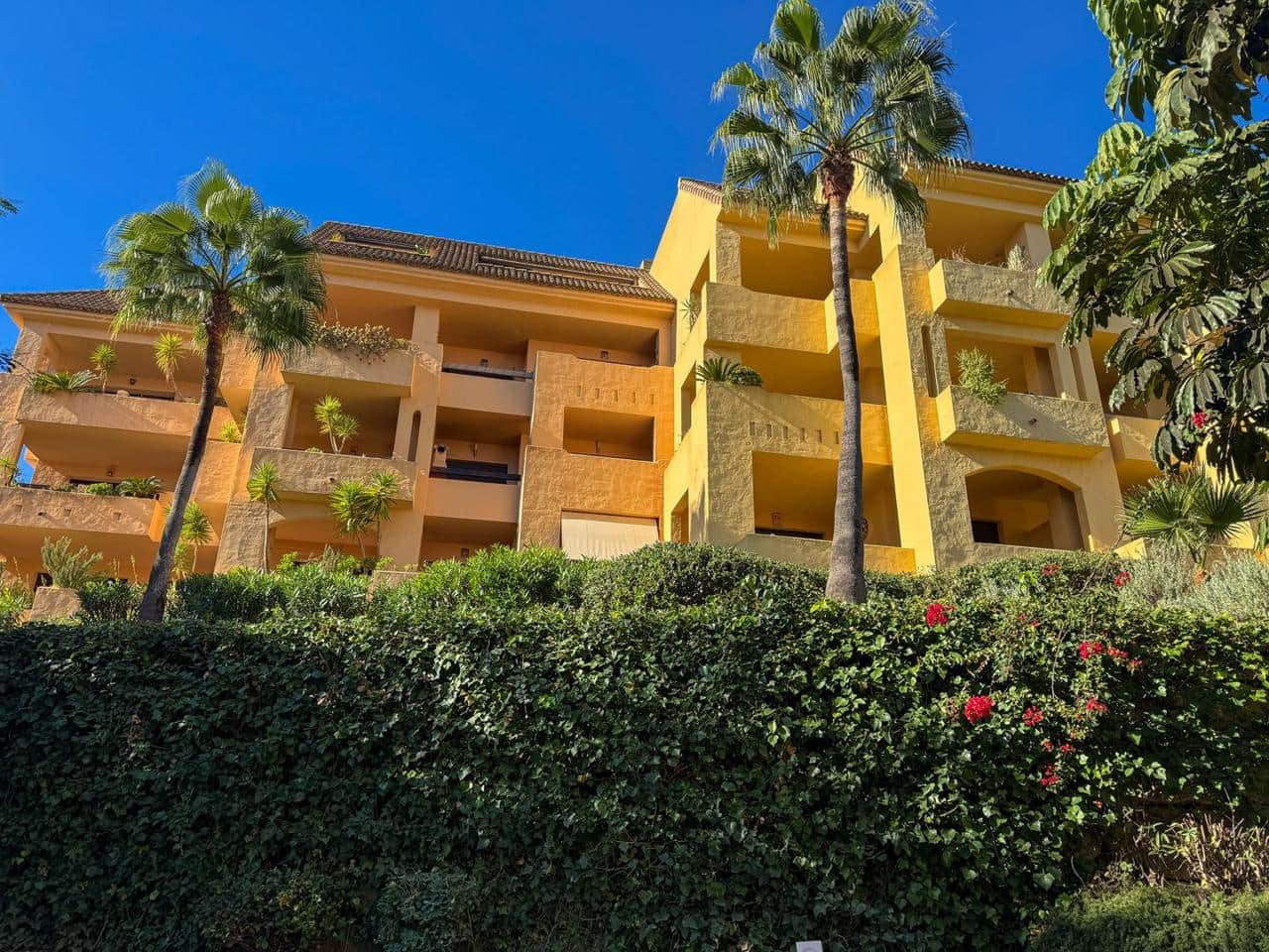 2 bedroom Flat for sale in San Luis de Sabinillas with pool garage - € 275,000 (Ref: 9404530)