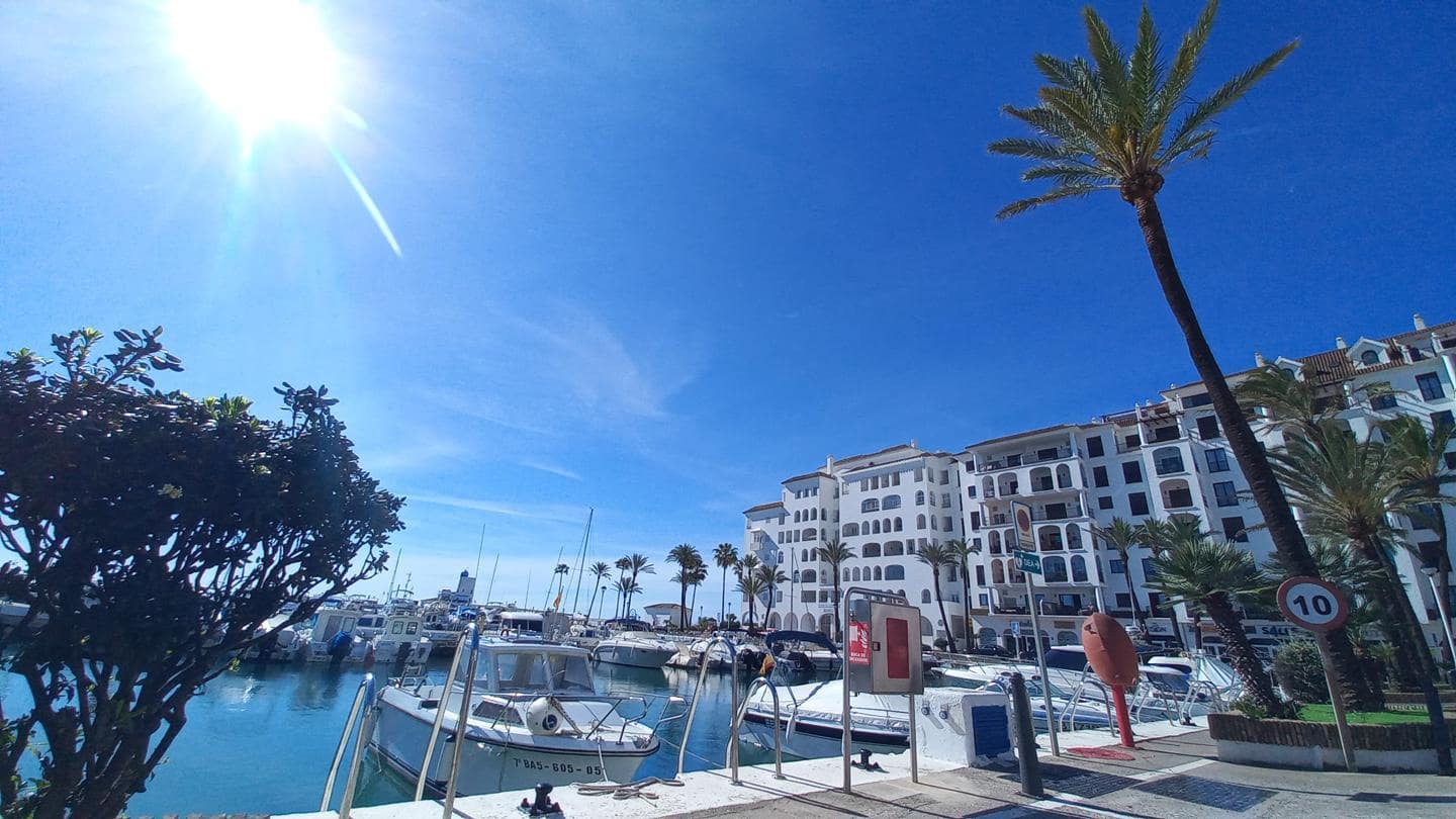 2 bedroom Flat for sale in San Luis de Sabinillas with pool garage - € 275,000 (Ref: 9404530)