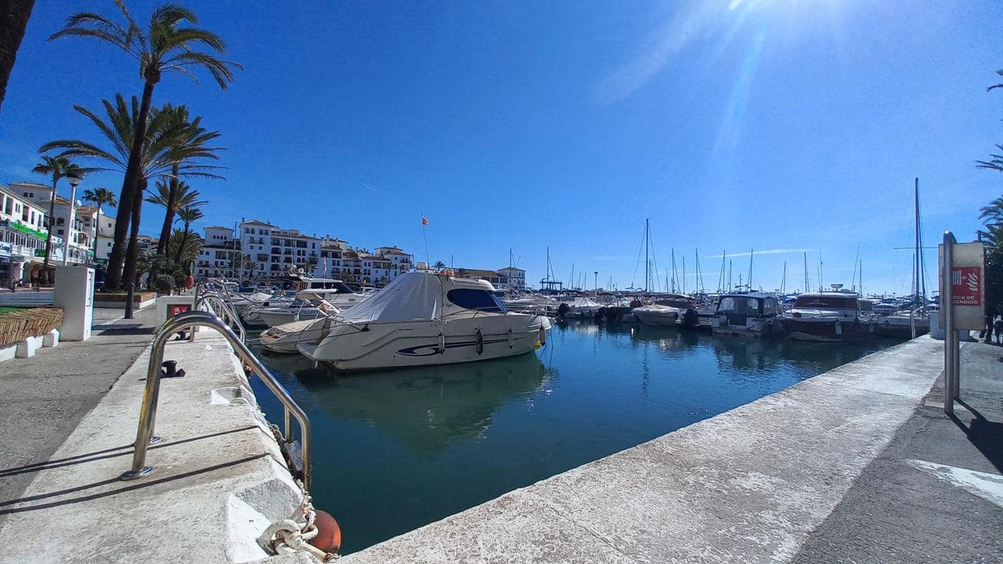 2 bedroom Flat for sale in San Luis de Sabinillas with pool garage - € 275,000 (Ref: 9404530)