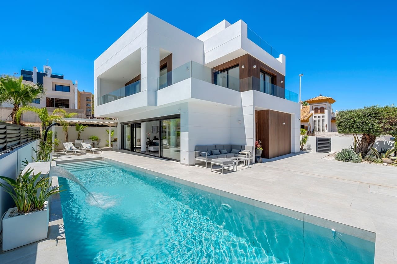 4 soveværelse Villa til salg i Guardamar del Segura med swimmingpool garage - € 1.250.000 (Ref: 10003524)