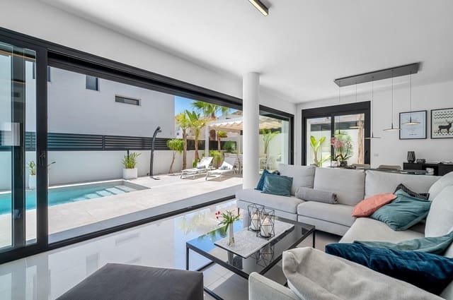 4 soverom Villa til salgs i Zona Pueblo, Guardamar del Segura med svømmebasseng garasje - € 1 250 000 (Ref: 10003524)