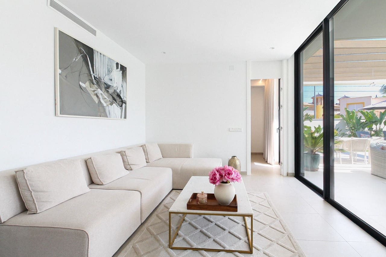 3 soverom Villa til salgs i Orihuela Costa med svømmebasseng garasje - € 749 000 (Ref: 10006262)