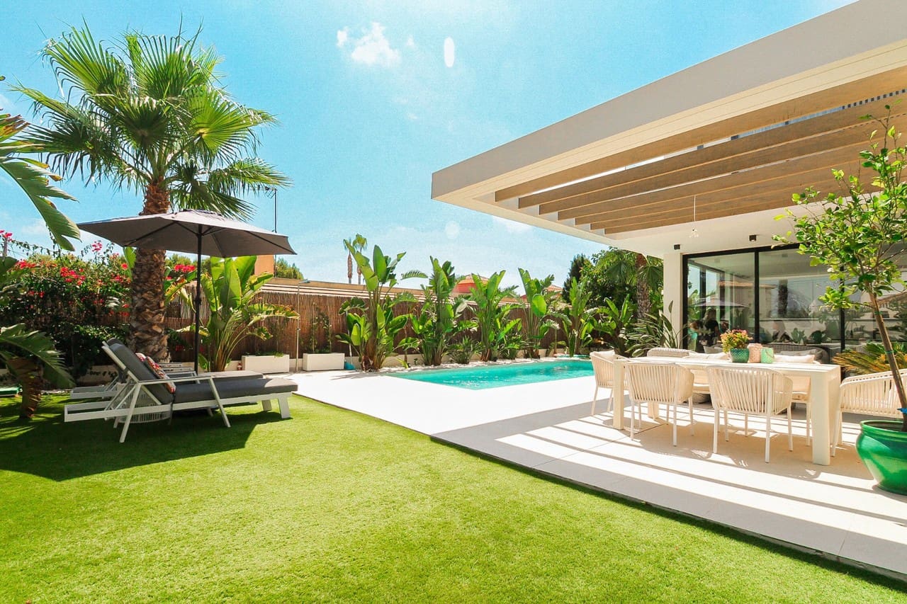 3 soverom Villa til salgs i Orihuela Costa med svømmebasseng garasje - € 749 000 (Ref: 10006262)