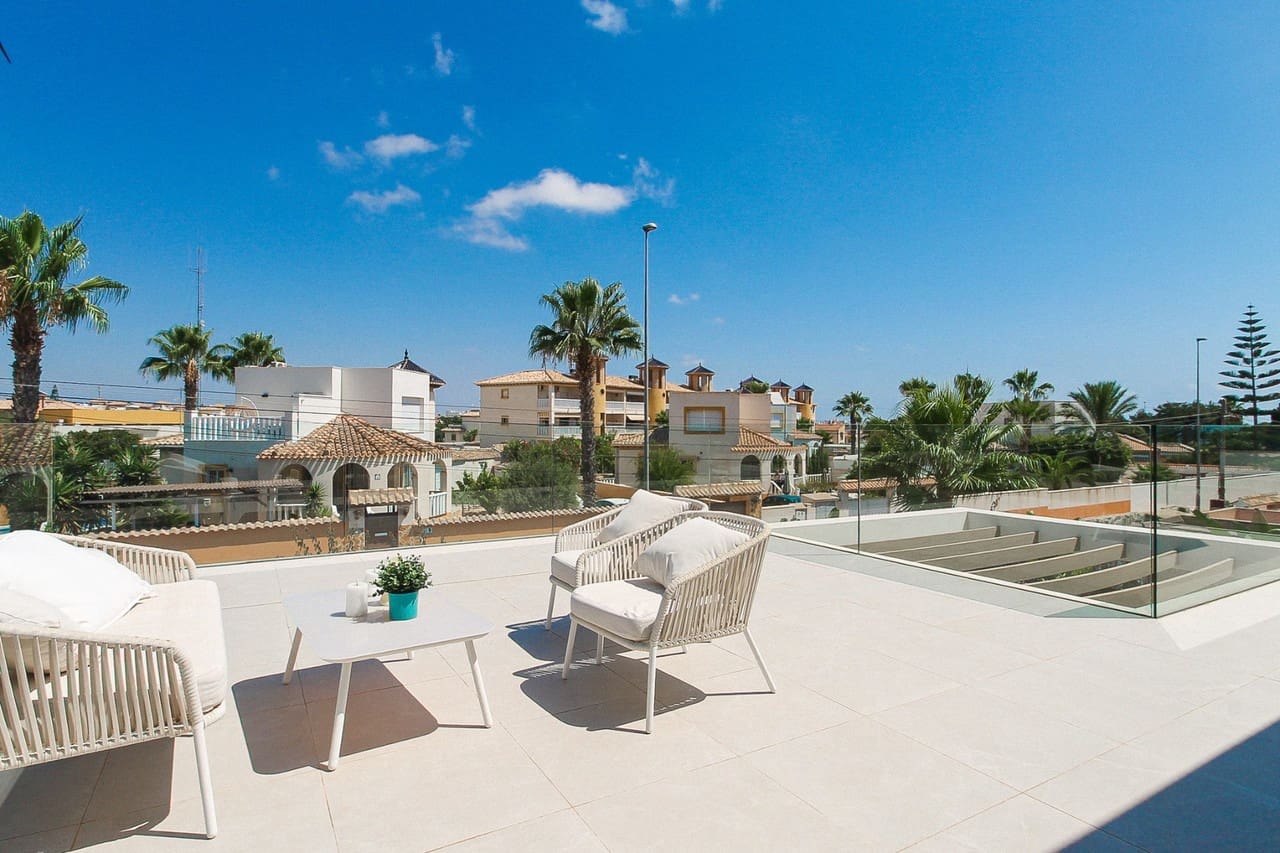 3 soverom Villa til salgs i Orihuela Costa med svømmebasseng garasje - € 749 000 (Ref: 10006262)