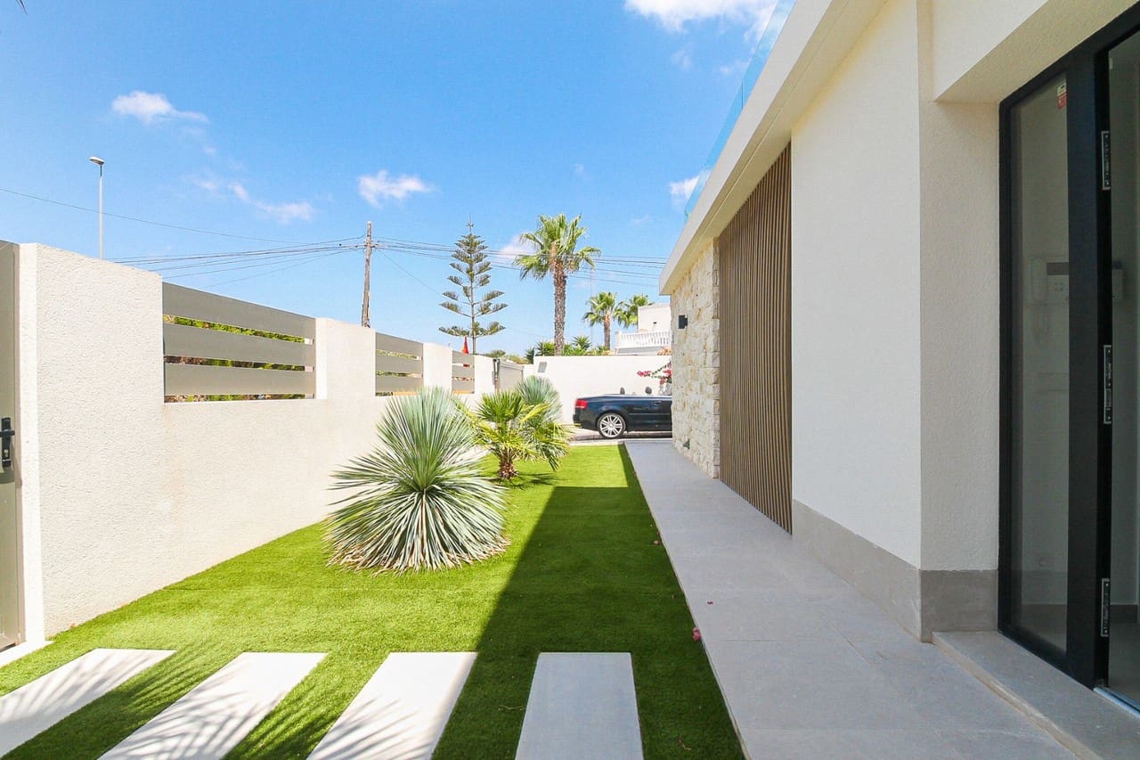 3 soverom Villa til salgs i Orihuela Costa med svømmebasseng garasje - € 749 000 (Ref: 10006262)