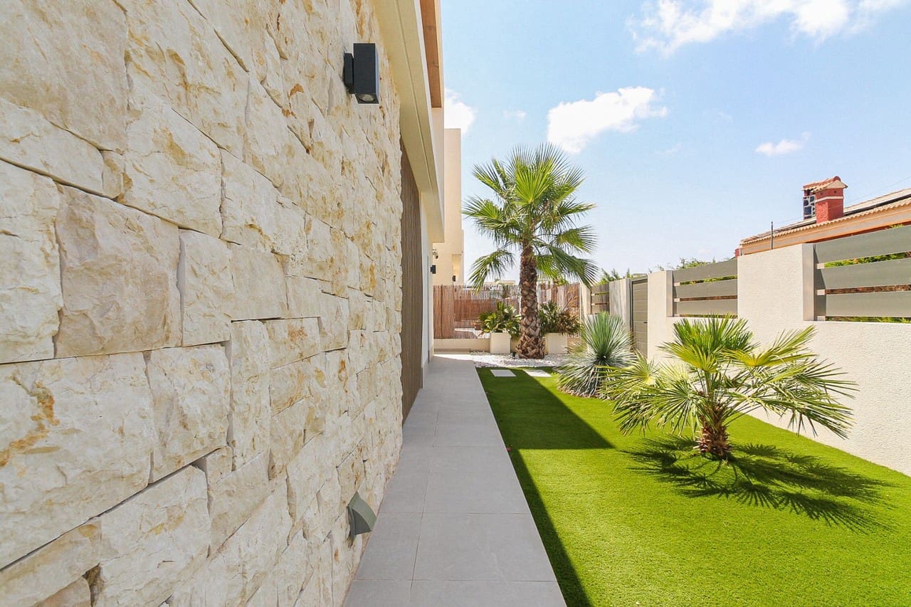 3 soverom Villa til salgs i Orihuela Costa med svømmebasseng garasje - € 749 000 (Ref: 10006262)