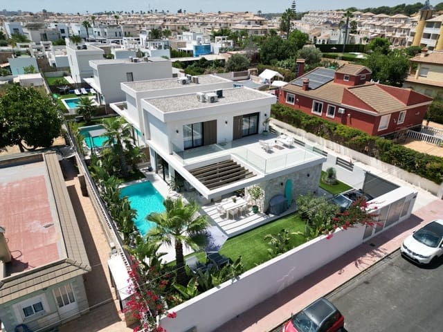 3 soverom Villa til salgs i Dehesa de Campoamor, Orihuela med svømmebasseng garasje - € 749 000 (Ref: 10006262)