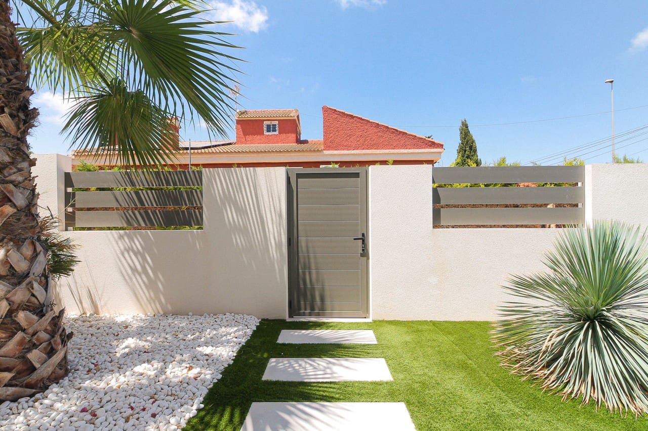 3 soverom Villa til salgs i Orihuela Costa med svømmebasseng garasje - € 749 000 (Ref: 10006262)