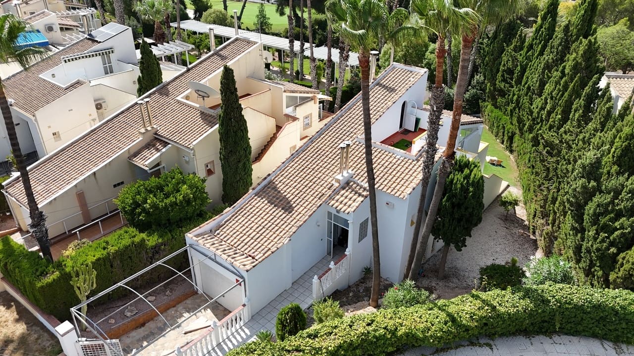 3 soveværelse Villa til salg i Villamartin med swimmingpool garage - € 524.995 (Ref: 10006263)