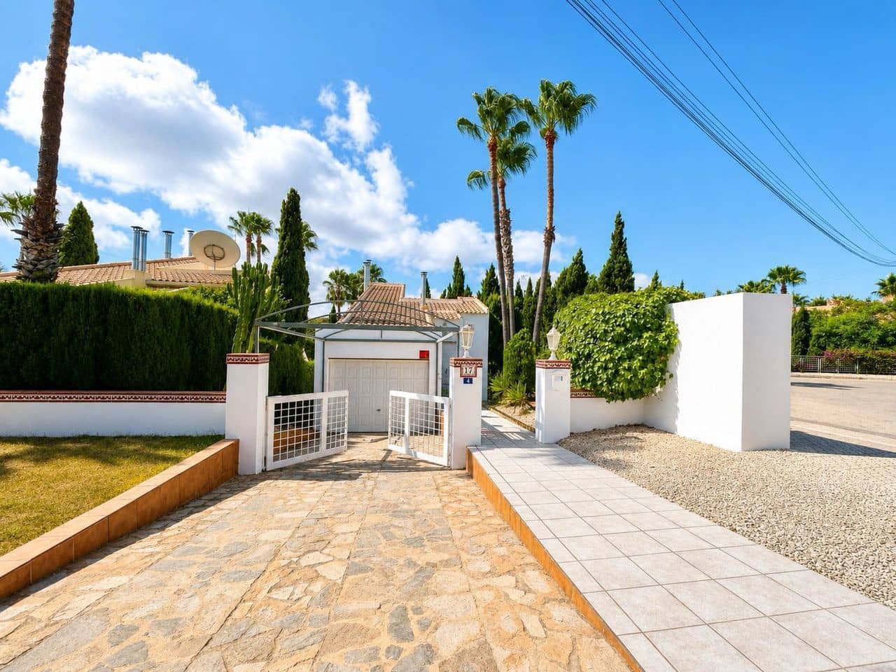 3 soveværelse Villa til salg i Villamartin med swimmingpool garage - € 524.995 (Ref: 10006263)