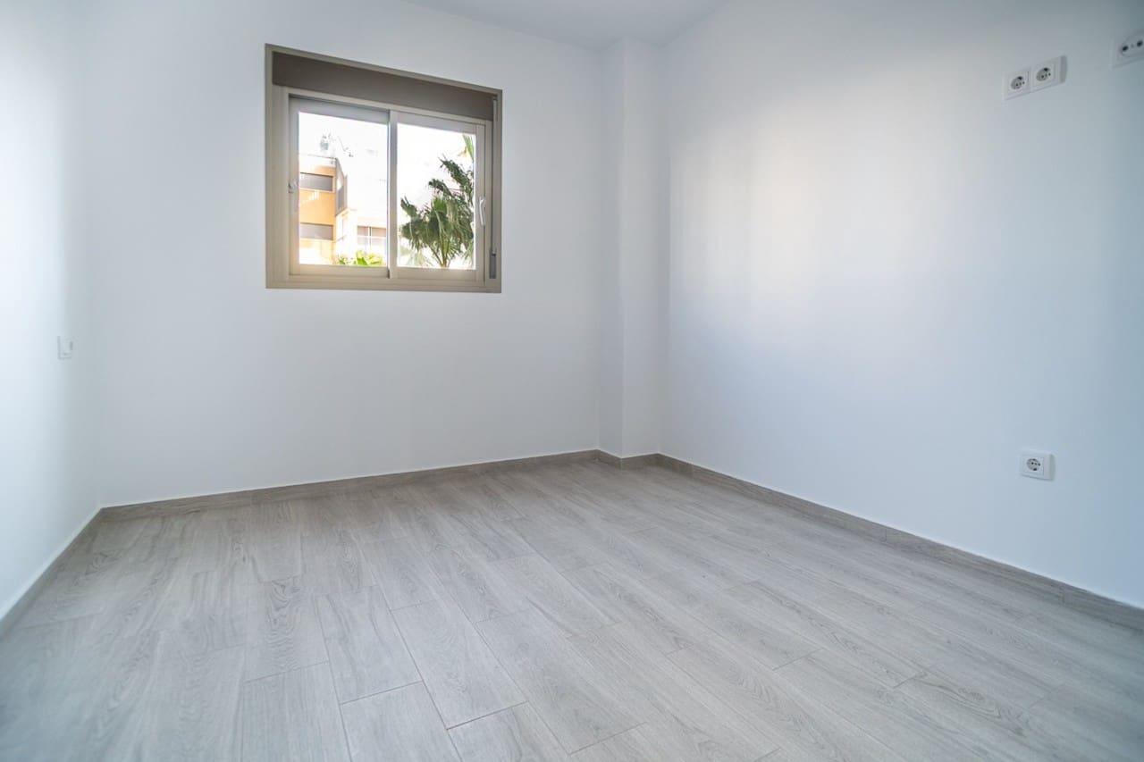 3 soveværelse Lejlighed til salg i Orihuela Costa med swimmingpool garage - € 360.000 (Ref: 10006293)