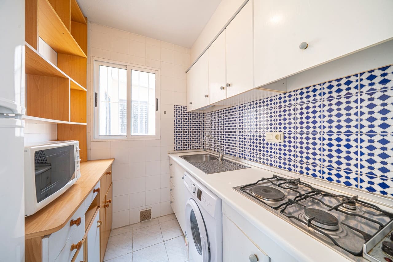 Apartamento de 2 habitaciones en Torrevieja en venta con piscina garaje - 129.000 € (Ref: 10008739)