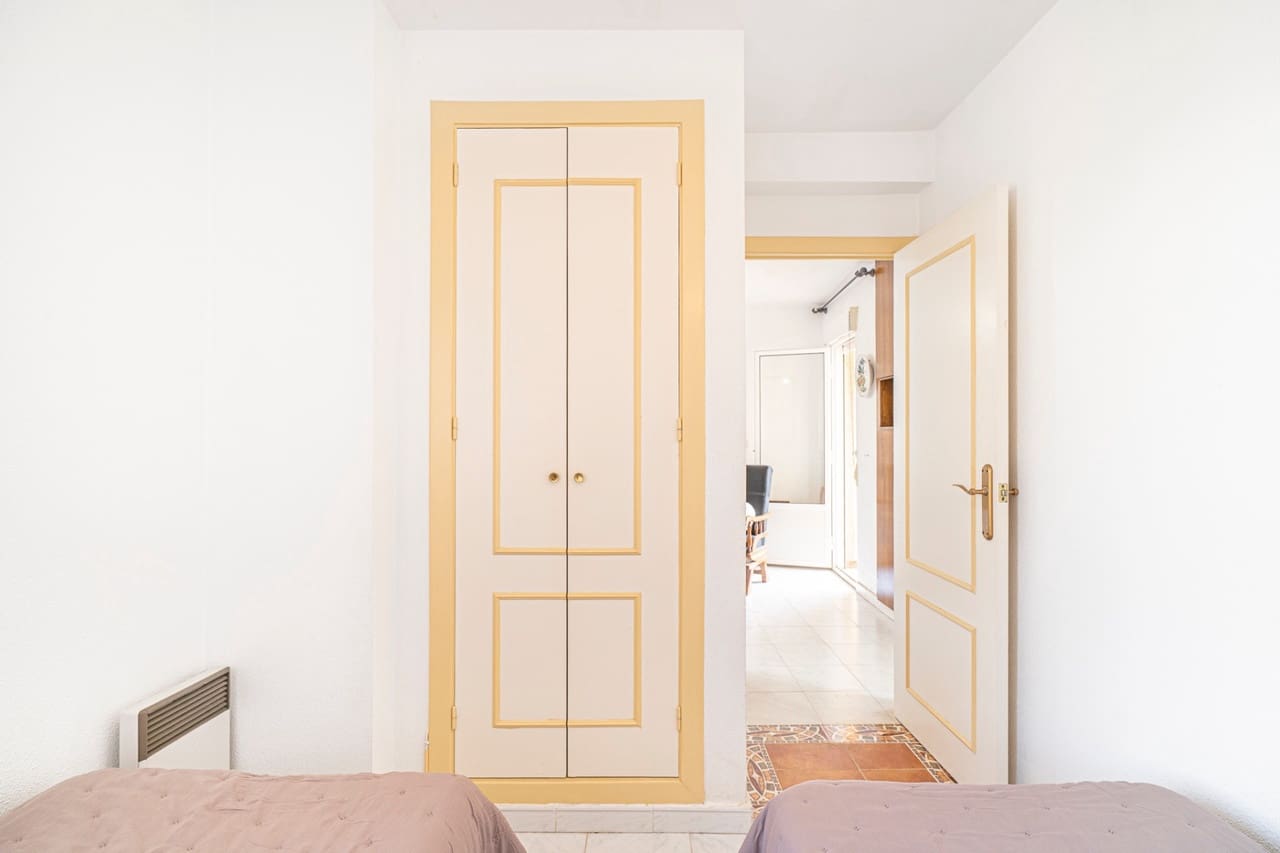 Apartamento de 2 habitaciones en Torrevieja en venta con piscina garaje - 129.000 € (Ref: 10008739)