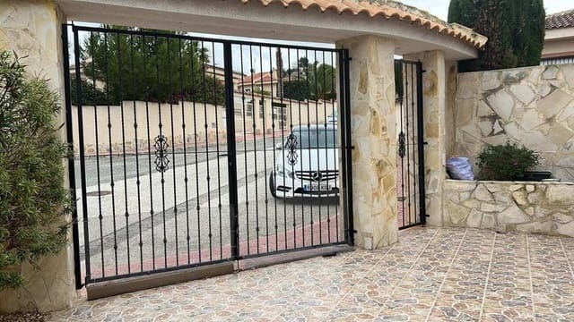 Chalet de 4 habitaciones en Rojales en venta con piscina - 570.000 € (Ref: 10011086)
