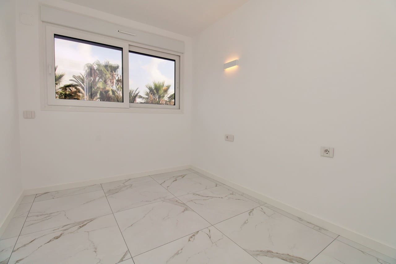Apartamento de 2 habitaciones en Orihuela Costa en venta con piscina garaje - 359.900 € (Ref: 10017142)