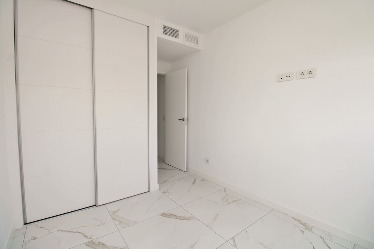 Apartamento de 2 habitaciones en Orihuela Costa en venta con piscina garaje - 359.900 € (Ref: 10017142)