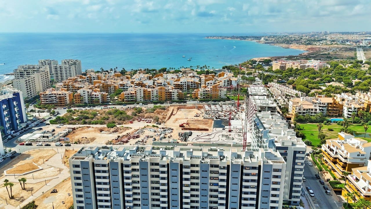 Apartamento de 2 habitaciones en Orihuela Costa en venta con piscina garaje - 359.900 € (Ref: 10017142)