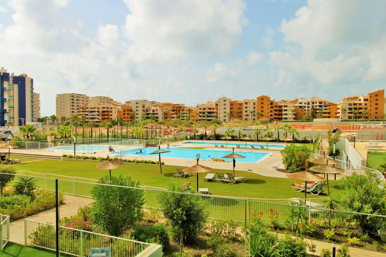 Apartamento de 2 habitaciones en Orihuela Costa en venta con piscina garaje - 359.900 € (Ref: 10017142)