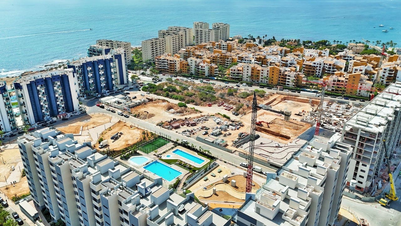 Apartamento de 2 habitaciones en Orihuela Costa en venta con piscina garaje - 359.900 € (Ref: 10017142)