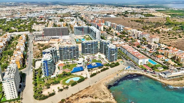 Apartamento de 2 habitaciones en Punta Prima, Orihuela en venta con piscina garaje - 359.900 € (Ref: 10017142)
