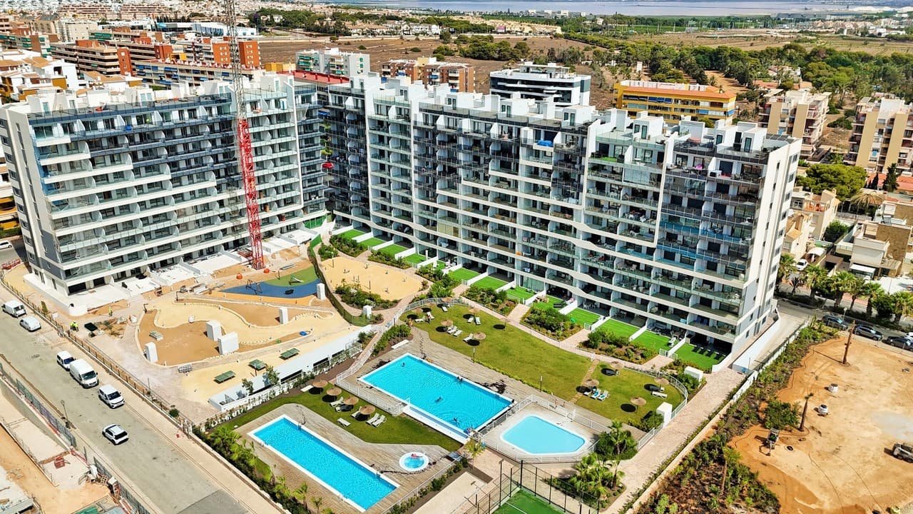 Apartamento de 2 habitaciones en Orihuela Costa en venta con piscina garaje - 359.900 € (Ref: 10017142)