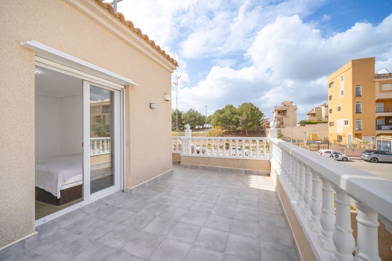 4 chambre Villa/Maison à vendre à Orihuela Costa avec piscine - 460 000 € (Ref: 10017172)