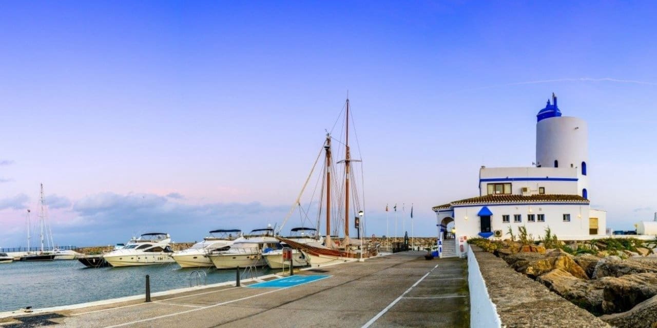 4 bedroom Townhouse for sale in Manilva with pool garage - € 465,000 (Ref: 10018289)