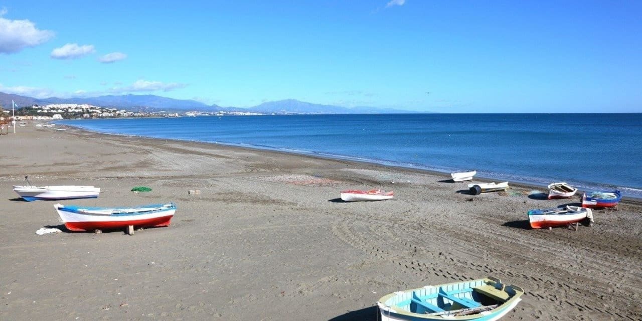 4 bedroom Townhouse for sale in Manilva with pool garage - € 465,000 (Ref: 10018289)