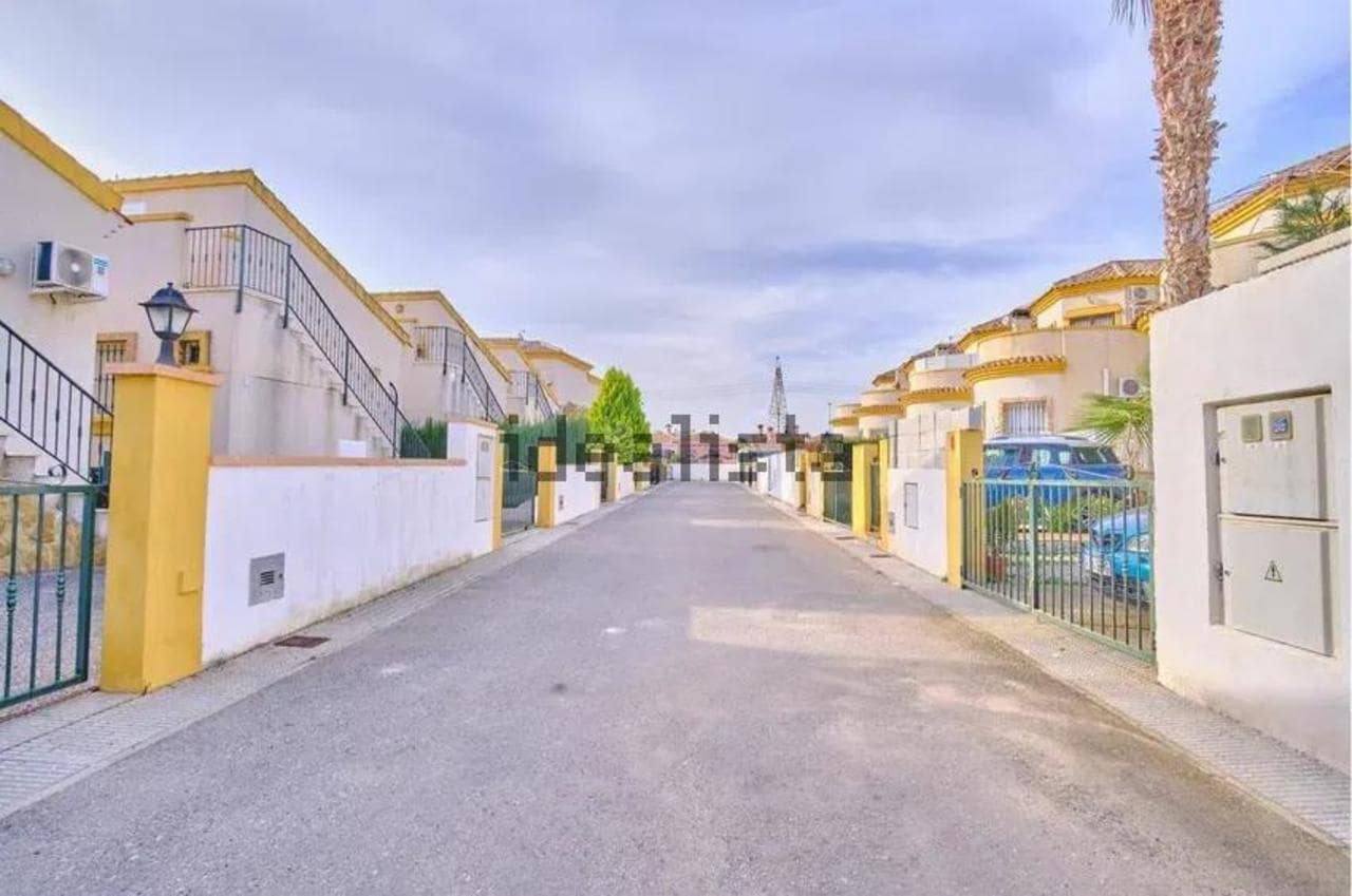 Chalet de 3 habitaciones en Los Montesinos en venta con garaje - 270.000 € (Ref: 10018293)
