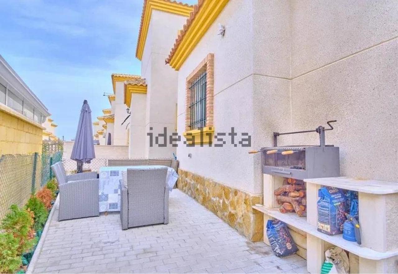 Chalet de 3 habitaciones en Los Montesinos en venta con garaje - 270.000 € (Ref: 10018293)