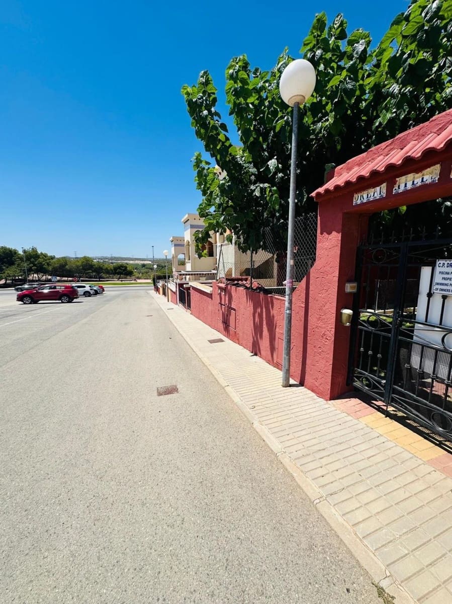 2 Zimmer Villa zu verkaufen in Orihuela Costa mit Pool Garage - 183.000 € (Ref: 10018294)