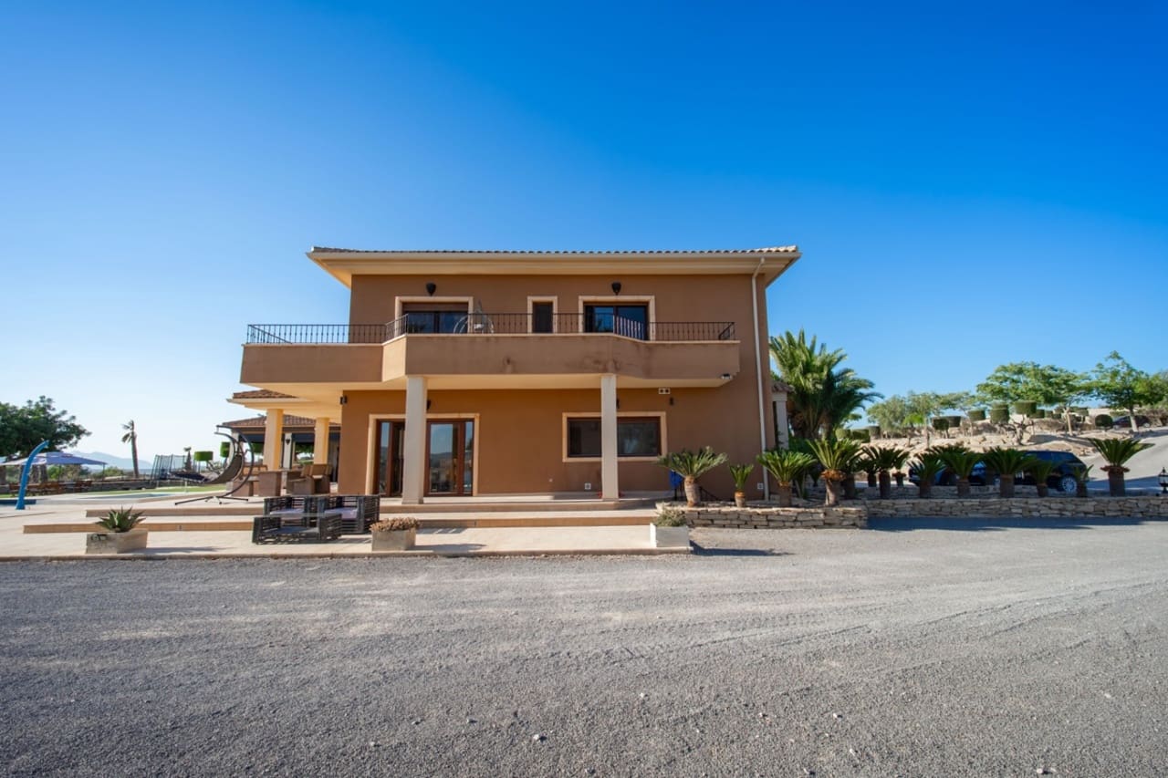 6 soveværelse Villa til salg i Torremendo med swimmingpool - € 2.250.000 (Ref: 10020302)