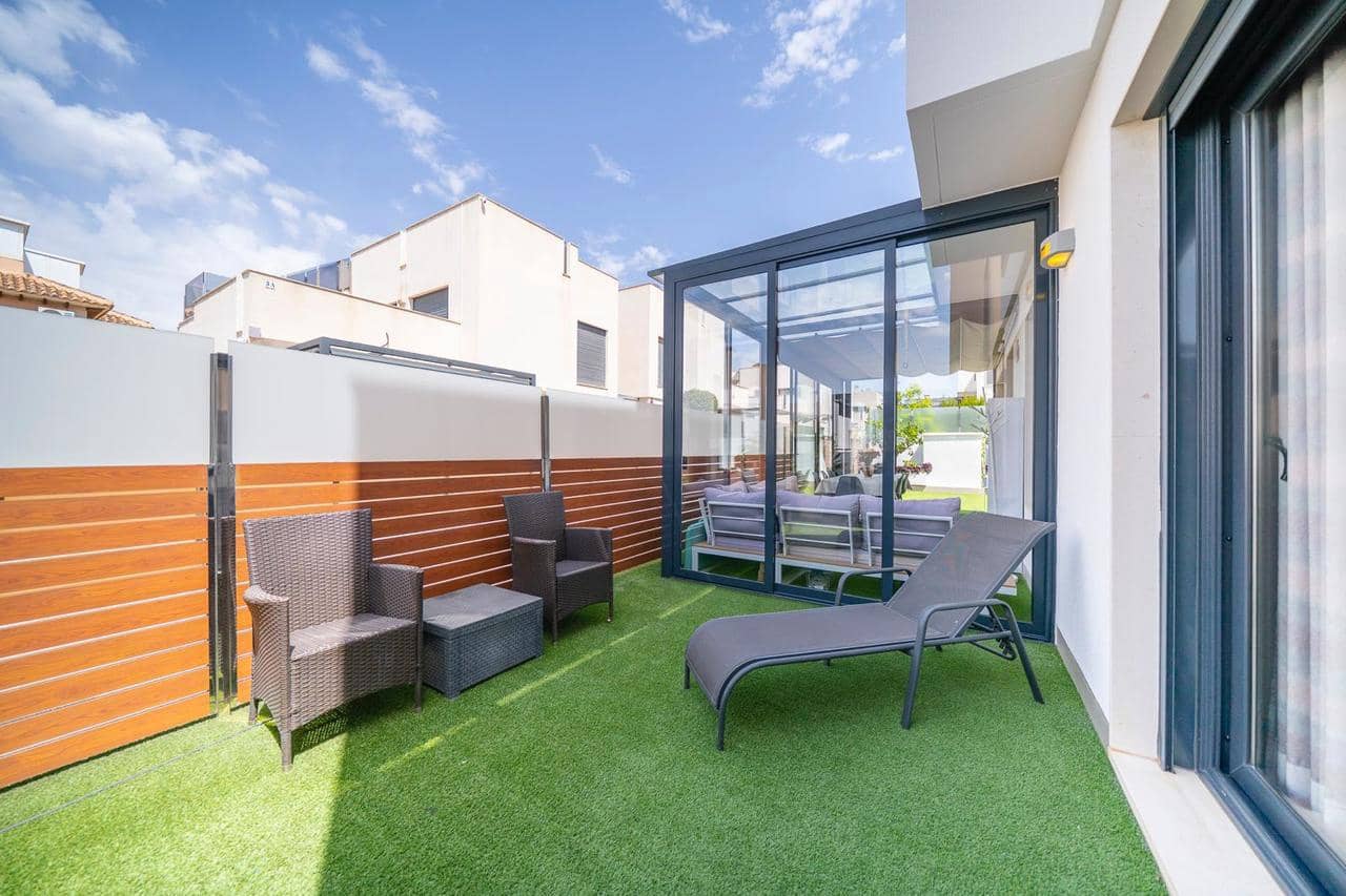 5 soveværelse Villa til salg i Torrevieja med swimmingpool garage - € 559.000 (Ref: 10023652)