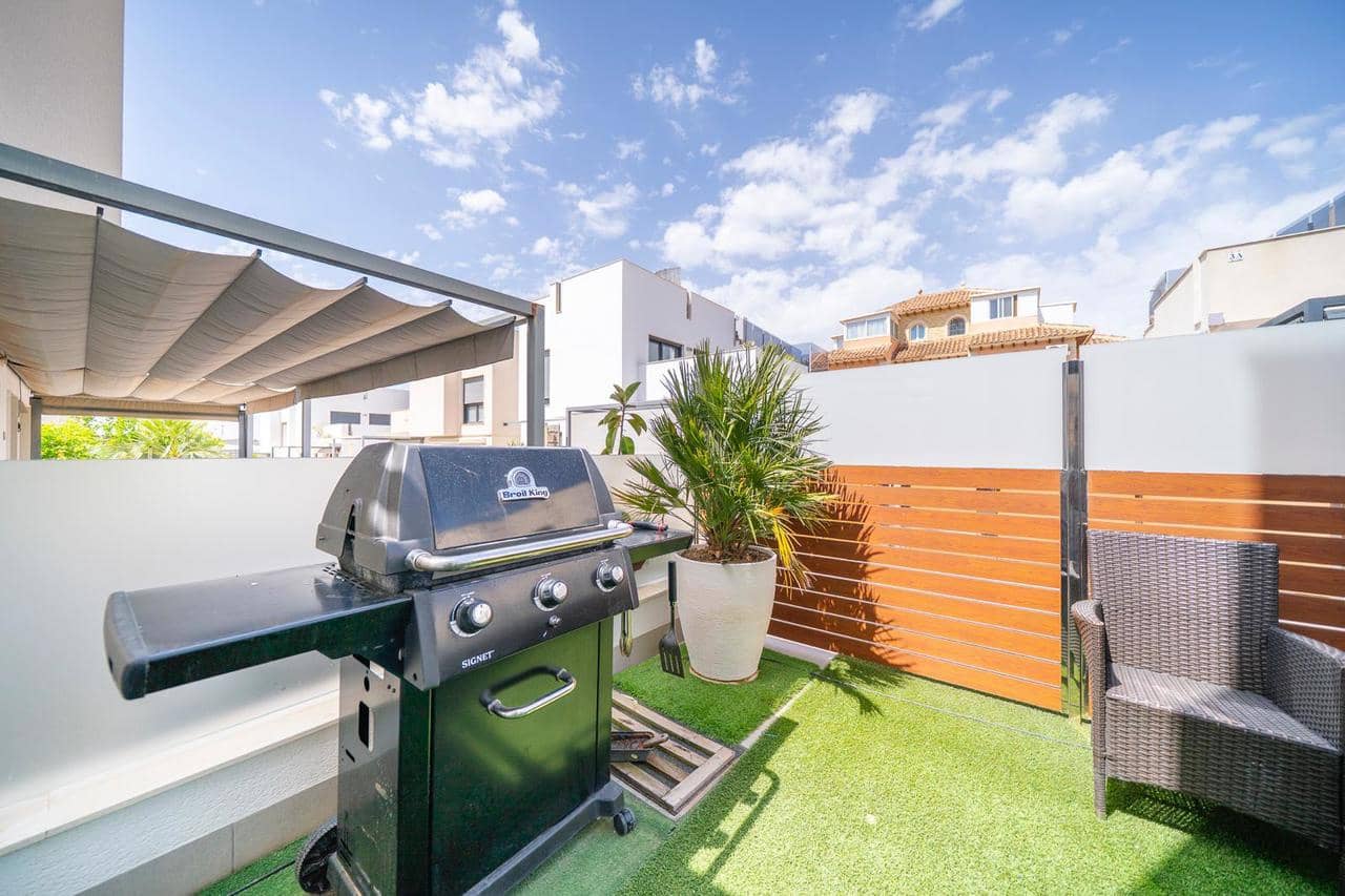 5 soveværelse Villa til salg i Torrevieja med swimmingpool garage - € 559.000 (Ref: 10023652)