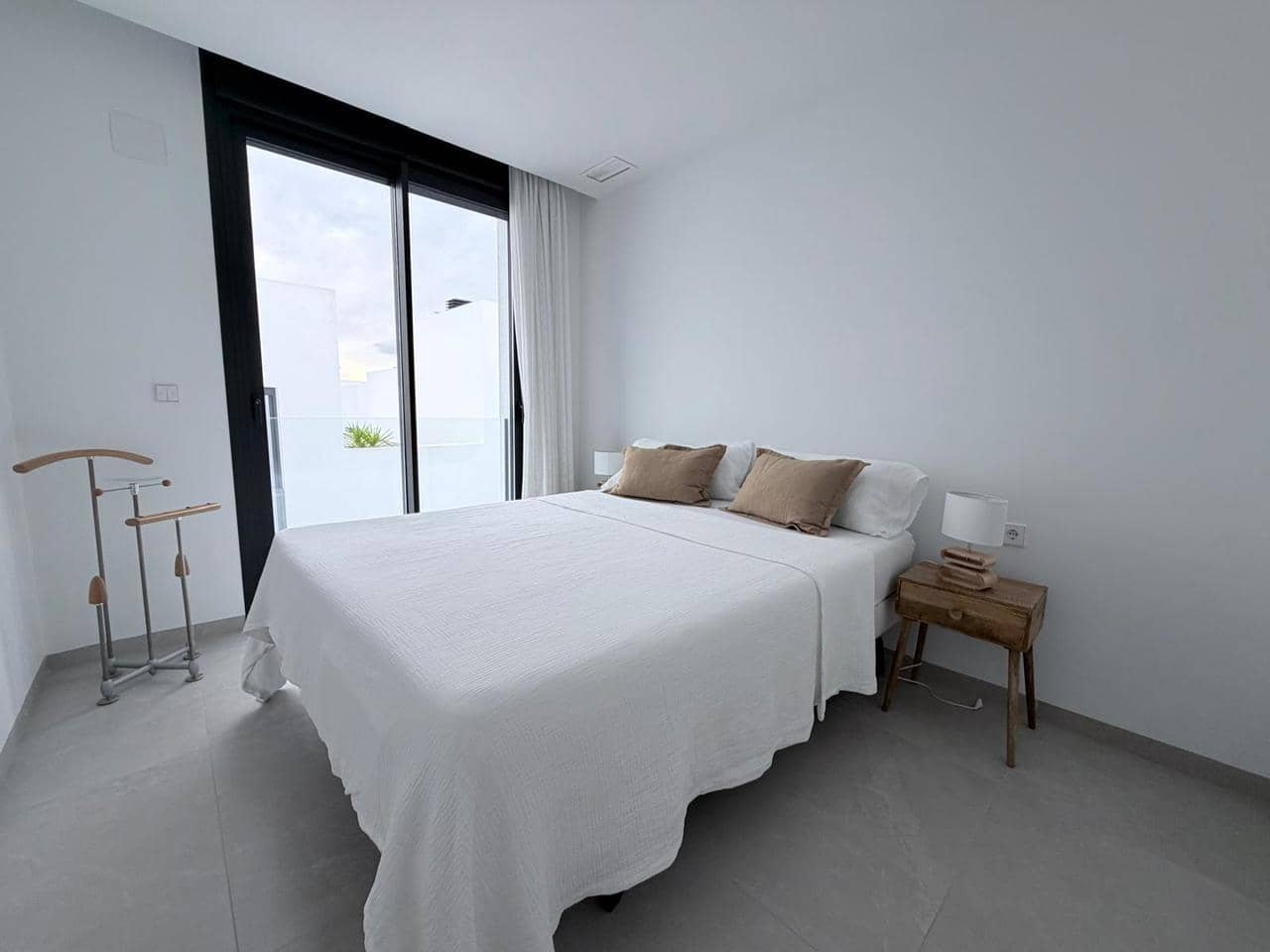 4 bedroom Villa for sale in Rojales with pool garage - € 899,000 (Ref: 10026894)