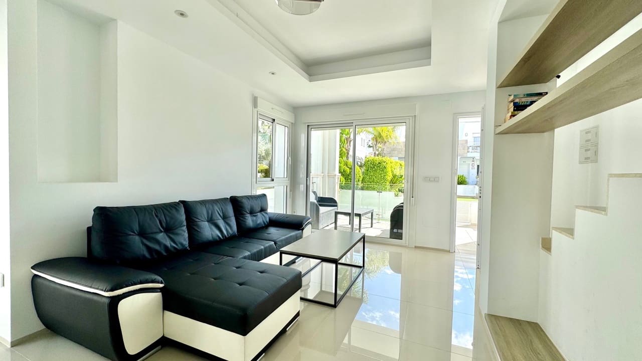 2 slaapkamer Villa te koop in Ciudad Quesada met zwembad garage - € 299.950 (Ref: 10026912)