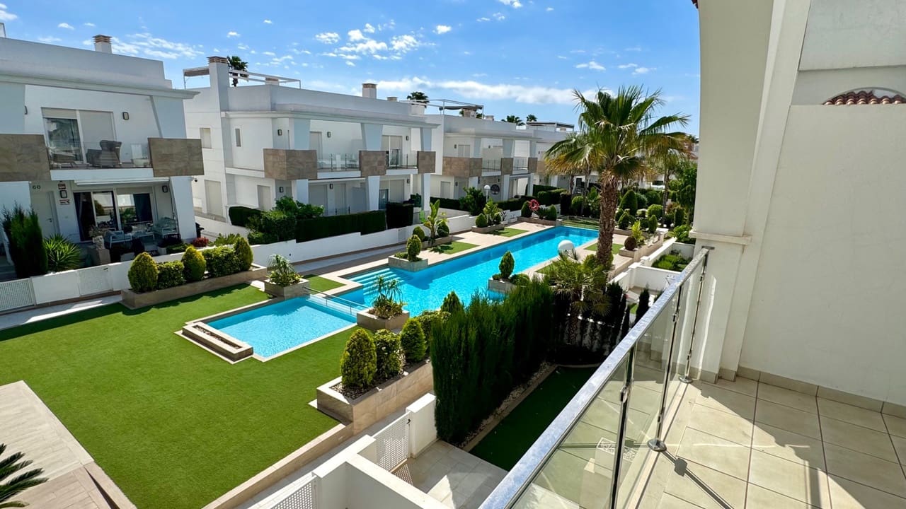 2 slaapkamer Villa te koop in Ciudad Quesada met zwembad garage - € 299.950 (Ref: 10026912)