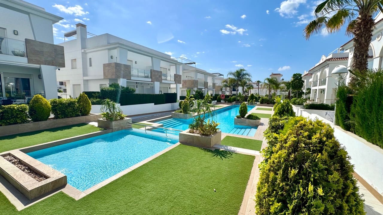 2 slaapkamer Villa te koop in Ciudad Quesada met zwembad garage - € 299.950 (Ref: 10026912)