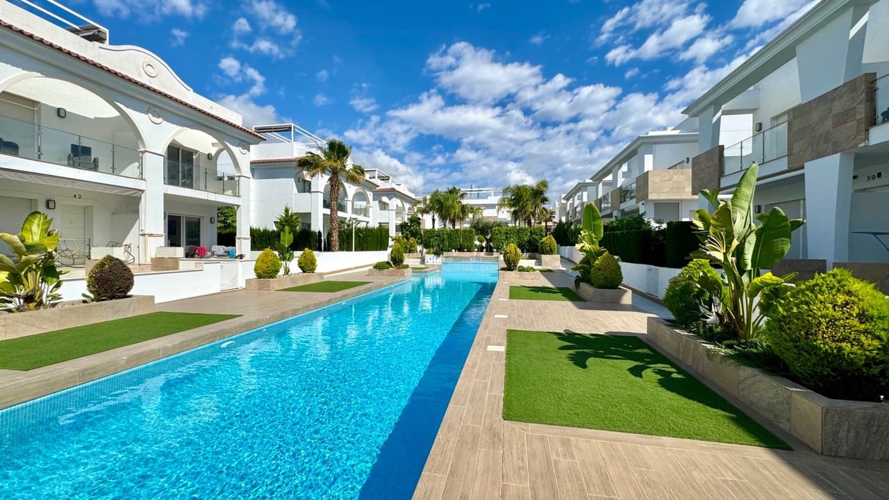 2 slaapkamer Villa te koop in Ciudad Quesada met zwembad garage - € 299.950 (Ref: 10026912)