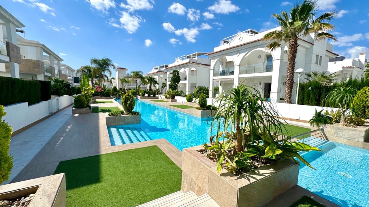 2 slaapkamer Villa te koop in Ciudad Quesada met zwembad garage - € 299.950 (Ref: 10026912)