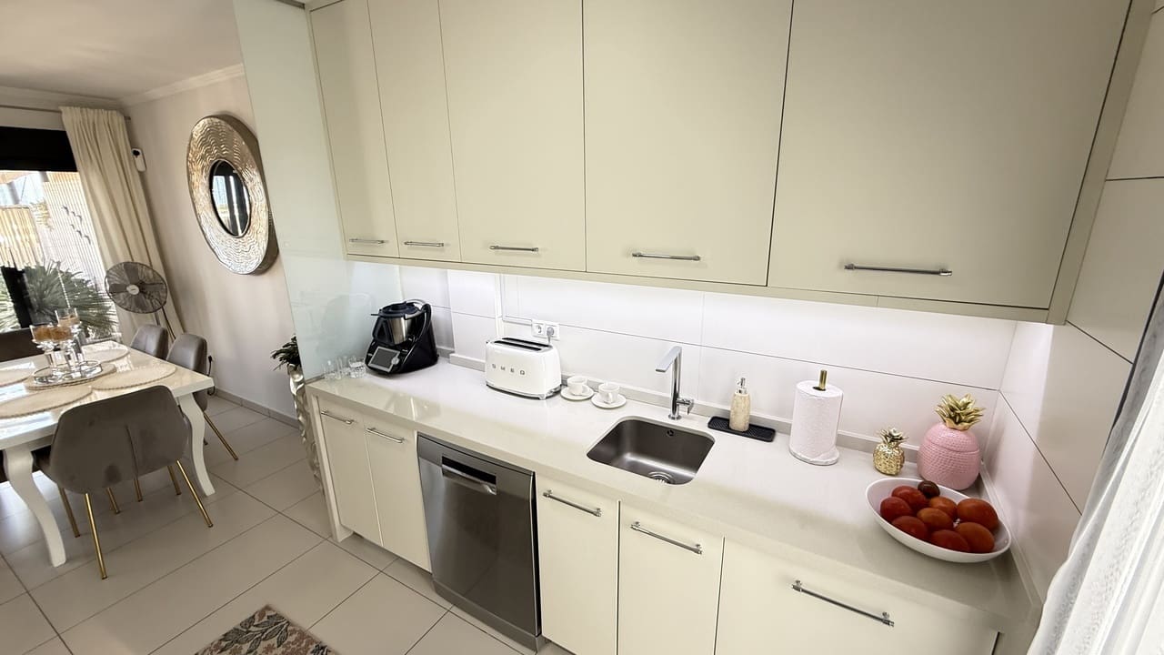 3 makuuhuone Omakotitalo myytävänä paikassa Cabo Roig mukana uima-altaan 
autotalli - 395 000 € (Ref: 10027829)