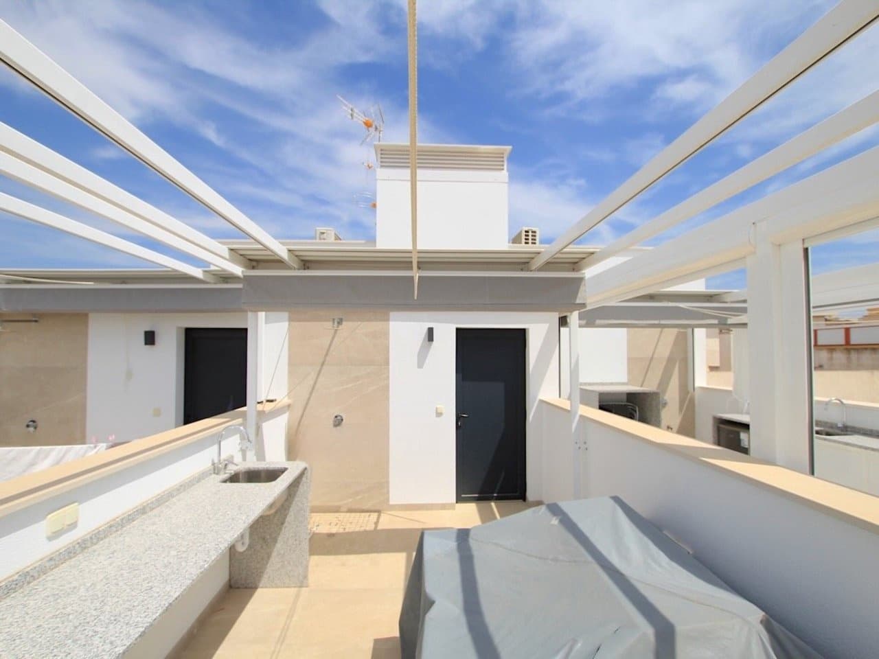2 bedroom Apartment for sale in Benijofar with pool - € 285,000 (Ref: 10027834)
