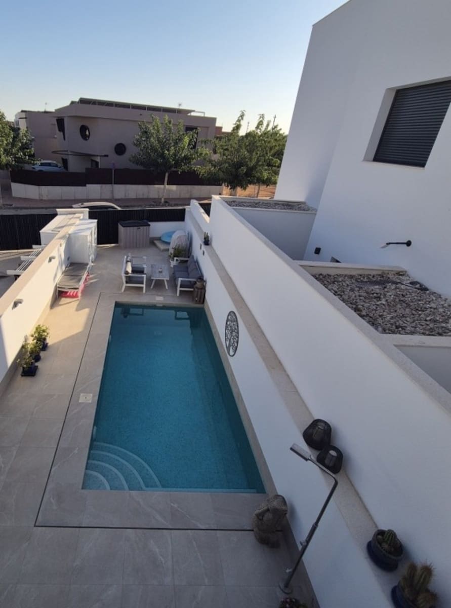 3 soveværelse Byhus til salg i San Pedro del Pinatar med swimmingpool - € 375.000 (Ref: 10029196)