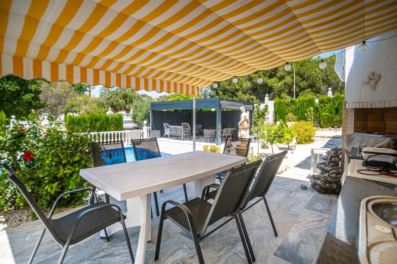 3 soveværelse Villa til salg i La Marina med swimmingpool garage - € 525.000 (Ref: 10037066)