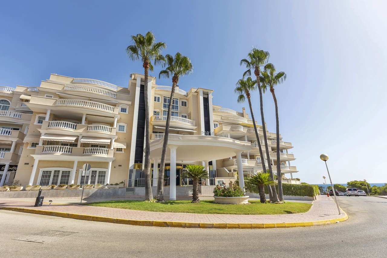 Apartamento de 2 habitaciones en Guardamar del Segura en venta con piscina garaje - 329.000 € (Ref: 10046964)