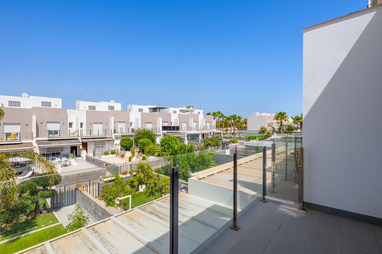 4 quarto Casa em Banda para venda em Torrevieja com piscina garagem - 399 000 € (Ref: 10048865)